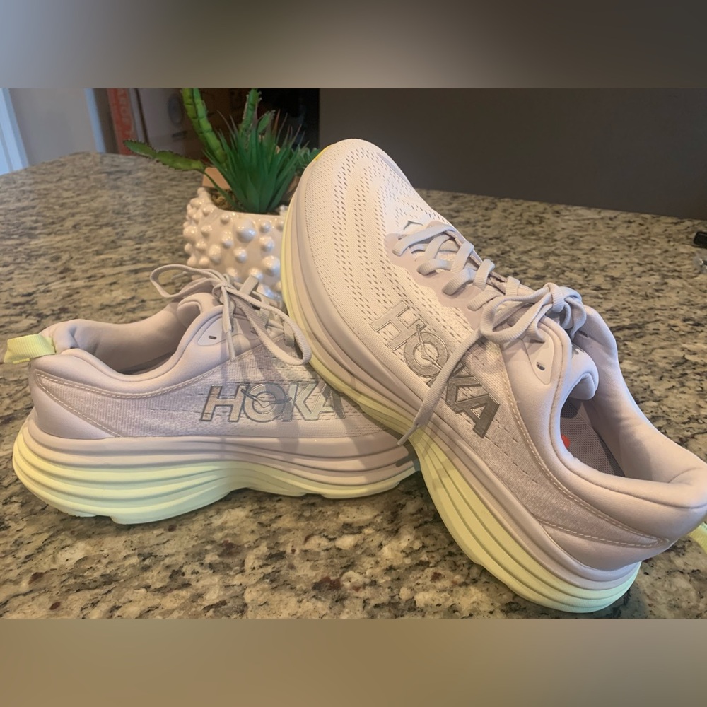HOKA - Bondi 8 (NWOB) - Running Shoes